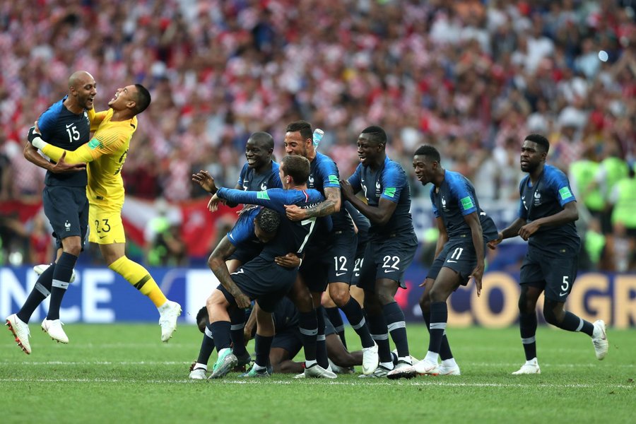 法國睽違20年再捧杯,這批年輕天才們興奮慶祝。(photo by World Cup Facebook)