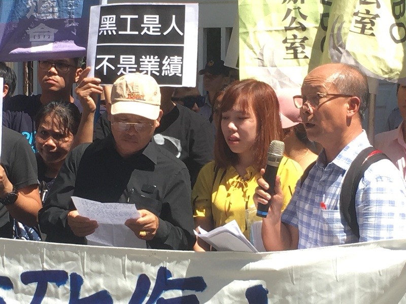 台灣國際勞工協會與越南外勞配偶辦公室連阮國非家屬,在警政署前招開記者會。(photo by 宋秉謙/台灣醒報)
