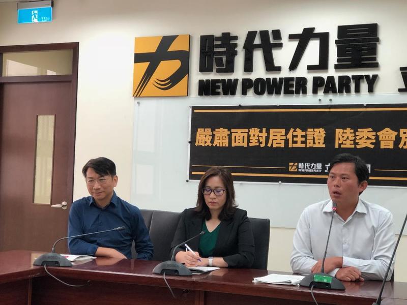 時力主席黃國昌(右)疾言厲色痛批陸委會、海基會功能盡失,不如廢掉,歸併外交部算了。(photo by 劉東皋/台灣醒報)