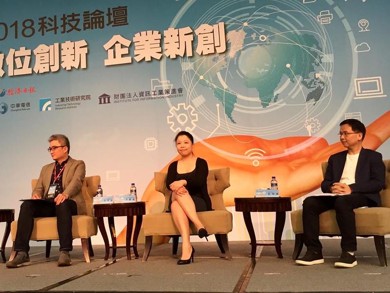 Appier沛星互動科技共同創辦人李婉菱、台灣人工智慧實驗室創辦人杜奕瑾及Gogoro行銷副總彭明義參與2018科技論壇,談及己身的創業經驗及給予後進的建議。(photo by陳恩潔/台灣醒報)