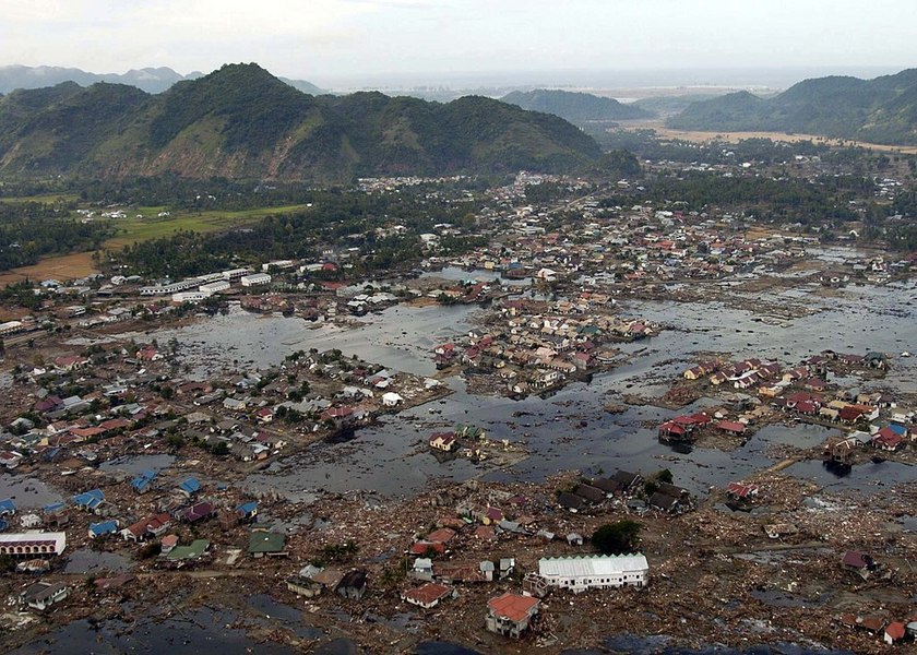印尼蘇拉威西島上週遭遇地震和海嘯襲擊,死亡人數至今增至1,649人。(photo by Wikimedia)