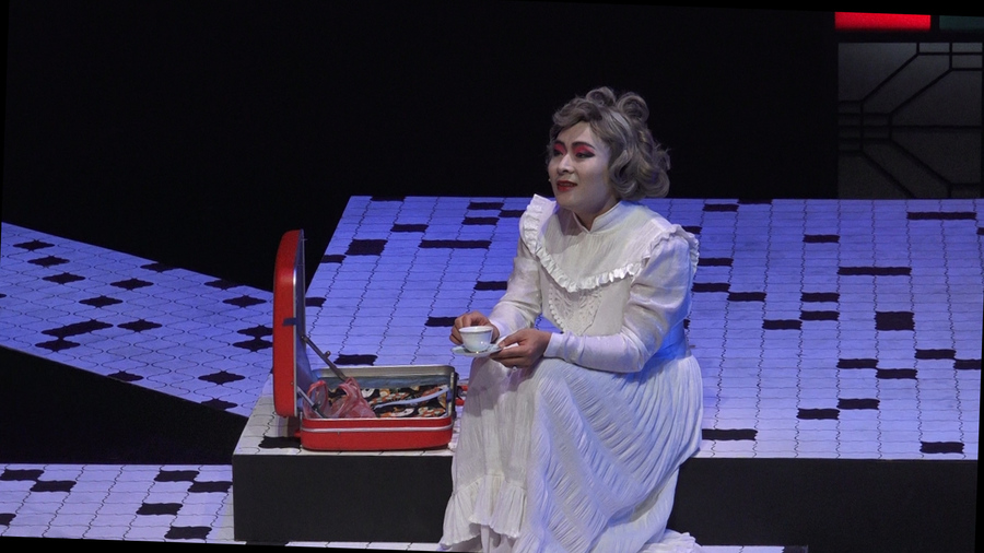 梁允睿在《瑪莉皇后的禮服》中反串演出瑪莉。 (photo by劉哲岳台灣醒報)
