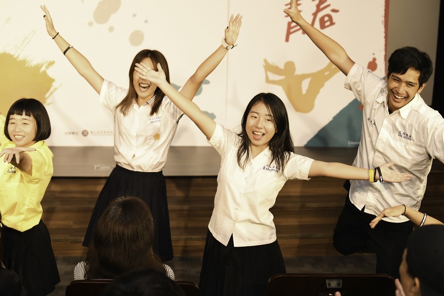 現場高中生代表,隨著音樂節奏重現影片內經典舞蹈。 (photo by 國立故宮博物院)