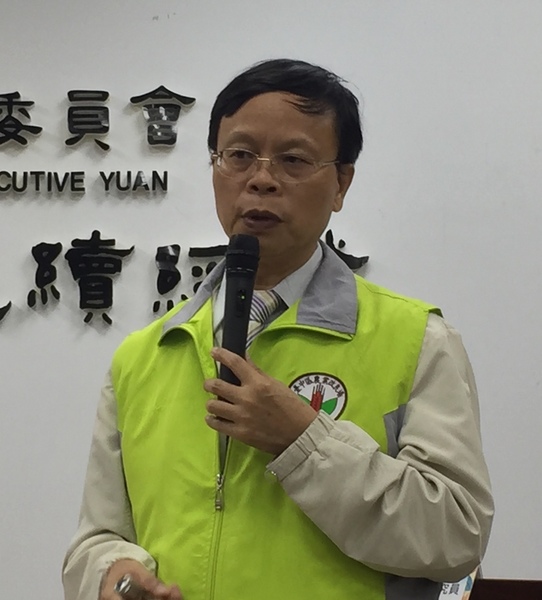 台中區農業改良場場長林學詩說明「液化澱粉芽孢桿菌Tcb43」的研究成果。(PHOTO BY許嘉琪/台灣醒報)