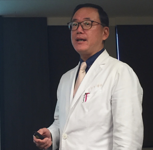 榮新診所副院長潘俊伸表示,打呼會增加中風機率,也是「睡眠呼吸中止症」的表徵。(photo by許嘉琪/台灣醒報)