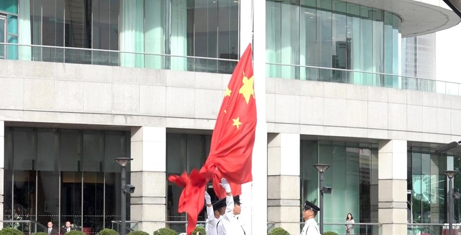 香港即將訂立《國歌法》,市民最為擔心,可能是沒有跟隨奏唱國歌,未來都可能成為違法行為。(photo by香港電台)