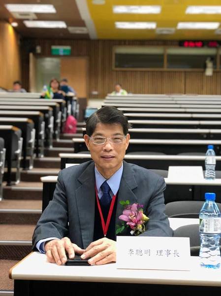 李聰明理事長於研討會中呼籲,長照機構人員需落實手部衛生,避免感染。(Photo by 台灣長期照顧感染預防暨控制學會臉書)