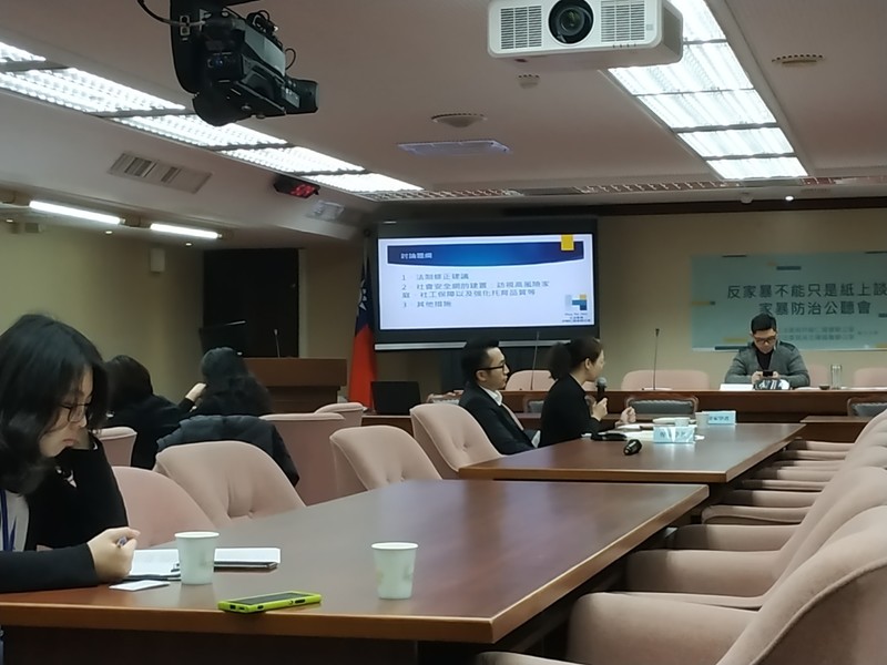 日前爆發的多起虐童案件,引發社會要政府修法的聲音,國民黨25日召開公聽會,希望參考各界意見作為修法依據。(photo by 張朝瑋/台灣醒報)