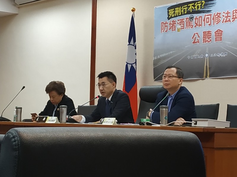 對於酒駕治罪到底該怎麼修法,國民黨25日召開公聽會聽取學者意見。(photo by 張朝瑋/台灣醒報)