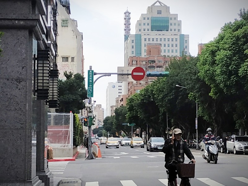 氣象專家彭啟明建議民眾,5日中午高溫可以到26-29度。但下午開始天氣將會逐步改變,民眾要好好把握。(photo by 張朝瑋/台灣醒報)