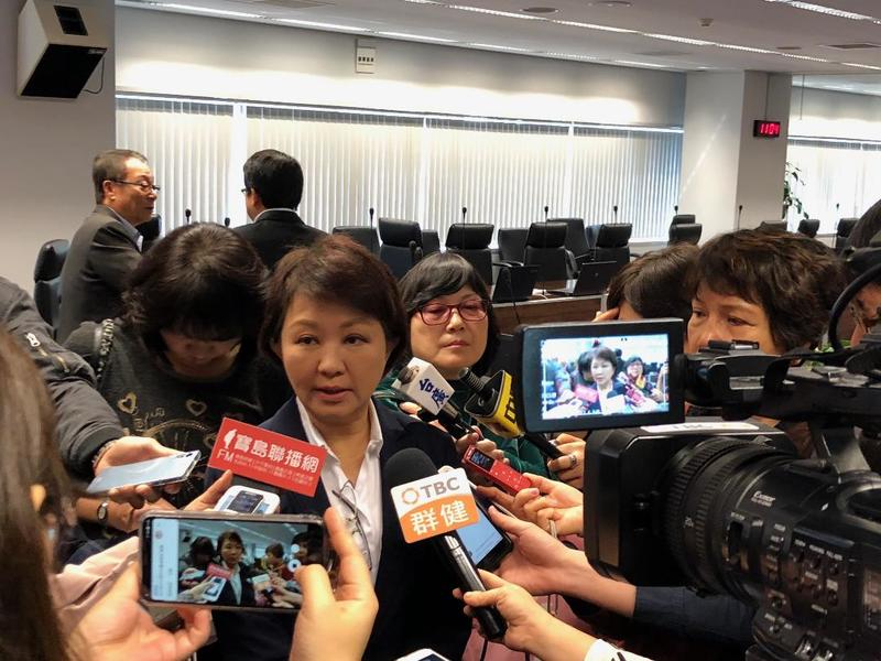 盧秀燕北上參加行政院會,爭取中火第四號機組除役,但仍未獲蘇貞昌承諾。(資料照片。photo by 劉東皋/台灣醒報)