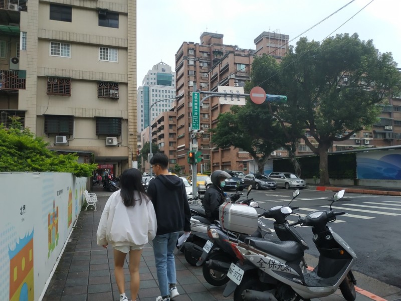 氣象局預報,連假期間天氣會一天比一天溫暖,但早晚仍偏涼。(photo by 張朝瑋/台灣醒報)
