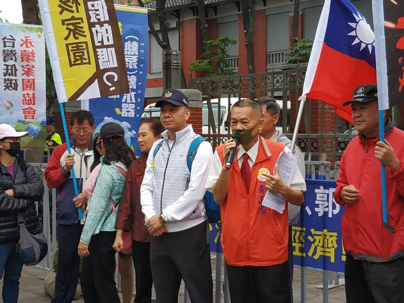 針對政府於2017年底停止太陽能熱水器推廣補助,太陽熱能商業同業公會15日赴立法院進行陳情。(photo by 張朝瑋/台灣醒報)