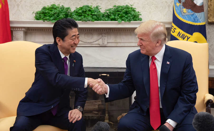 美國總統川普將在5月與6月密集出訪日本,希望拉攏日本在亞太同盟戰略持續抵制中國。(Photo on wikimedia)