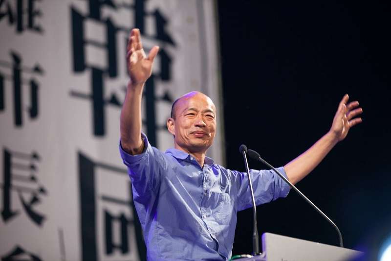 綠黨桃園市議員王浩宇22日表示,由全手機民調得知,藍營內部支持度由韓國瑜的31.2%穩定領先,郭台銘以28.1%居次。(photo by施養正/台灣醒報)