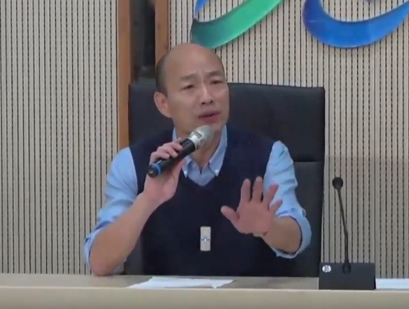 高雄市長韓國瑜23日發表聲明指出不會參加初選,並呼籲黨高層別再搞密室協商。(直播截圖)