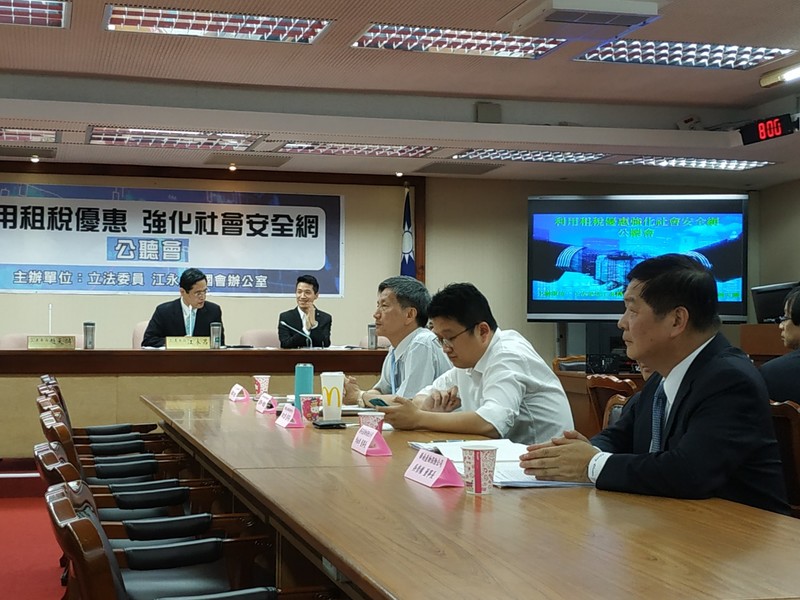 民進黨立委江永昌計畫將地震險納入租稅折抵,於23日召開記者會聽取各界意見。(photo by 張朝瑋/台灣醒報)