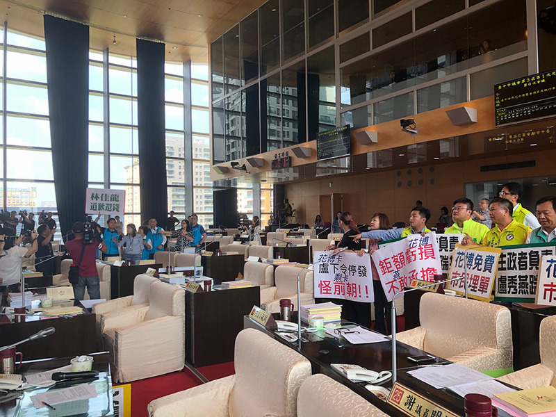 台中花博上午才舉辦閉幕典禮,議會藍綠議員下午就互相指責、要求林佳龍、盧秀燕道歉。(photo by 劉東皋/台灣醒報)
