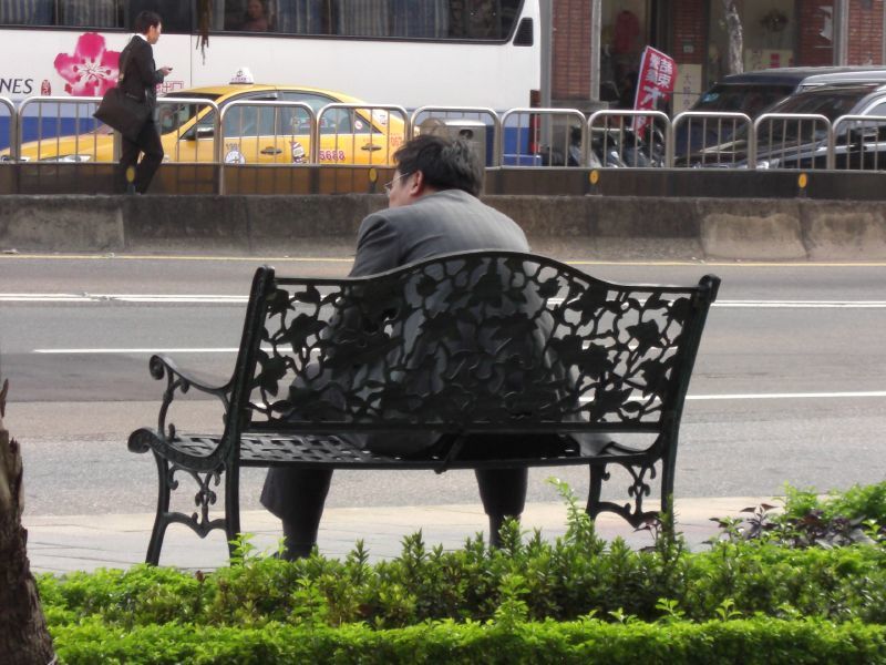 根據調查,全台有高達86.6%的上班族有關節不適的困擾。(Photo by kaurjmeb on Flickr)