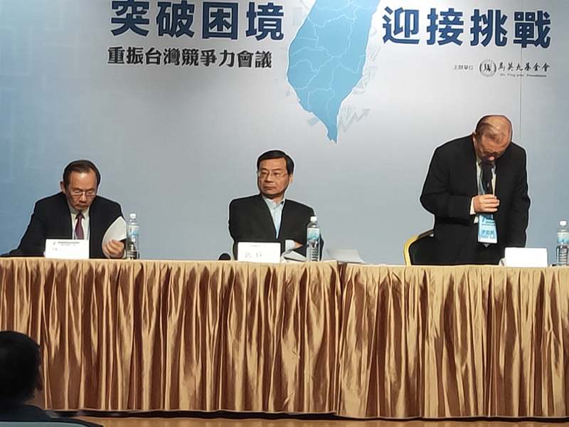 許多專家在30日的競爭力論壇表示,台灣需要透過更開放的經濟政策,跟上國際區域整合風潮,一起拚經濟。(Photo by 呂翔禾/台灣醒報)