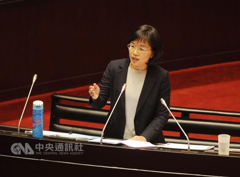 蘇巧慧等立委5月2日召開記者會說明增修條文的利與弊。(圖源:中央社)