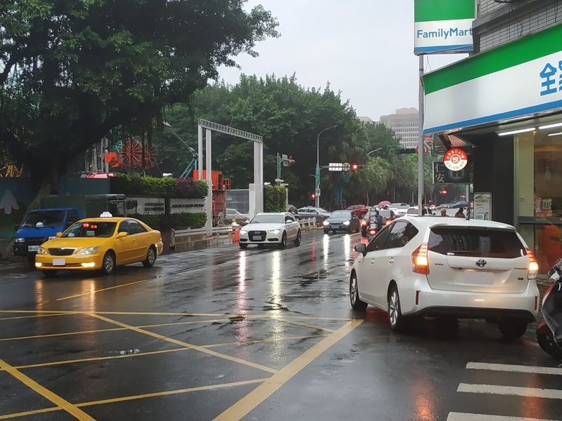 中央氣象局表示,從3日起隨著鋒面遠離,除東半部地區有局部短暫陣雨外,其他地區為多雲到晴的天氣。(photo by 張朝瑋/台灣醒報)