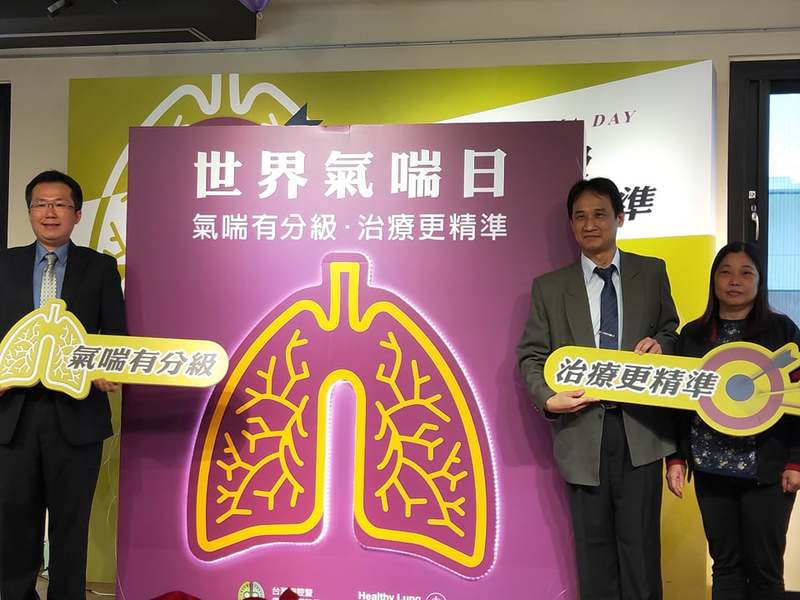 在5月7日「世界氣喘日」記者會上,多名醫生呼籲不要輕忽久咳、胸悶等症狀,需及早就醫以防氣喘困擾生活。(Photo by 呂翔禾/台灣醒報)