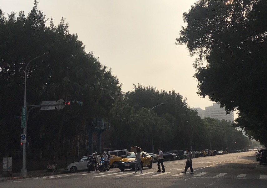 一連幾日高溫炎熱的天氣型態,15日起將有午後雷陣雨,下周鋒面南下氣溫稍轉涼。(photo by 吳婉瑜/台灣醒報)