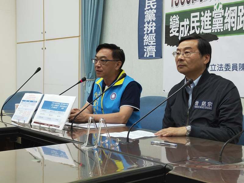 國民黨立委陳宜民質疑,農委會與外包廠商合作培養網軍。陳吉仲則回批,如果再有相關言論,不排除提告。(Photo by 呂翔禾/台灣醒報)