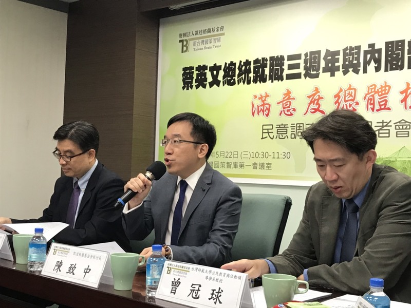 新台灣國策智庫民調21日民調指出,12月以來蔡英文施政滿意度連5個月成長,達34.5%,但有近6成民眾表示不再投蔡,顯示對未來蔡政府執政信心不足。(photo by 吳婉瑜/台灣醒報)