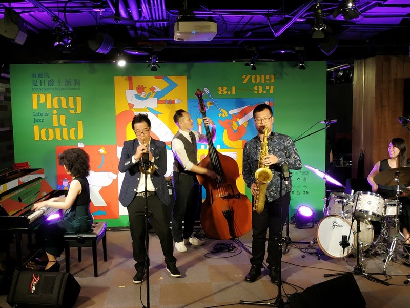 夏日爵士派對將於8月展開,爵士樂隊熱情奔放的演奏為27日的記者會開場。(photo by 張朝瑋/台灣醒報)