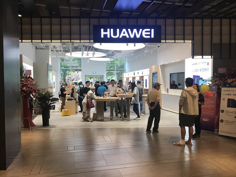 外媒指出,美國頒布華為禁令恐對自家科技大廠造成龐大經濟損失。(photo on Wikimedia)
