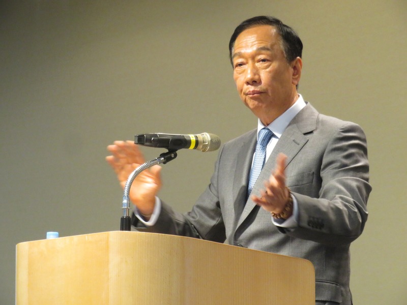 圖說:郭台銘呼籲蔡總統即刻以國安等級召開安全及經濟國是會議,以免遭中美貿易戰中被犧牲。(photo by台灣醒報/何豪毅)