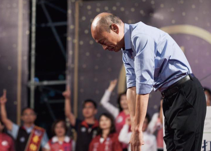 韓國瑜61大遊行後底氣十足,隨後在議會與議員嗆聲,有違民主精神。(取自韓國瑜臉書)