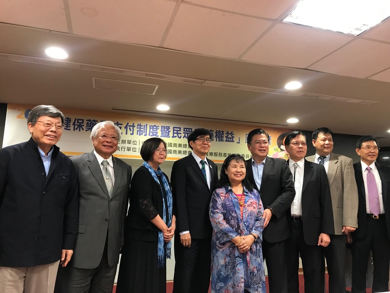 11日產官學界出席「健保藥品支付制度暨民眾用藥權益座談會」。(photo by 吳婉瑜/台灣醒報)