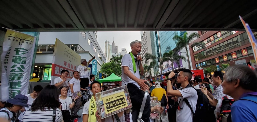 香港民間人權陣線及民主派議員呼籲,香港市民由12日起罷工、罷市、罷課,一同集會及包圍立法會,冀可留守至下星期四。(港台圖片)