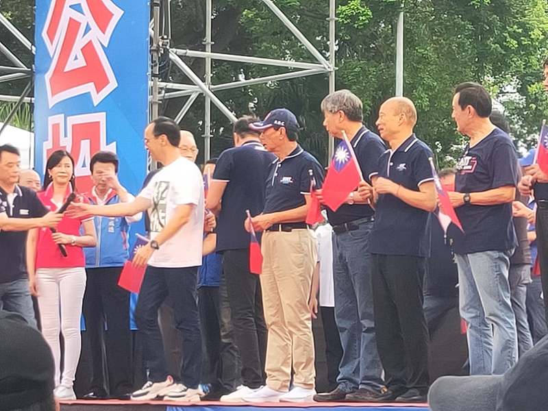 國民黨7日號召群眾上凱道,抗議蔡政府修惡公投法,要在2020大選用選票讓民進黨下台。(Photo by 呂翔禾/台灣醒報)