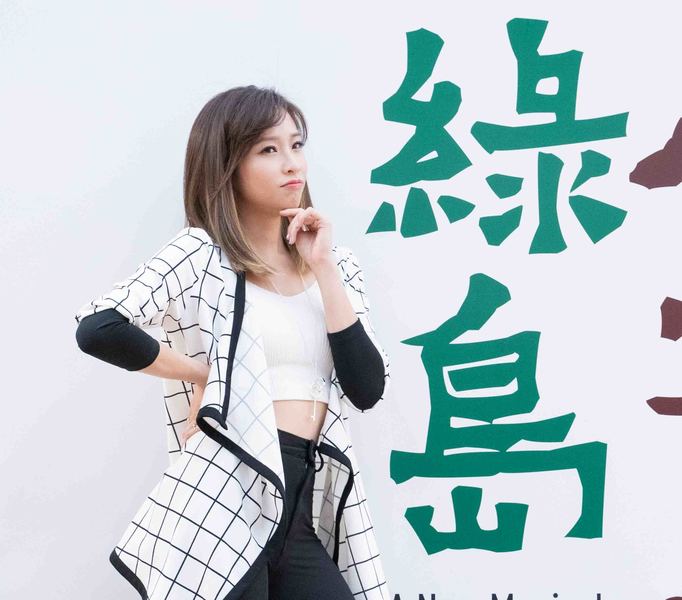 圖說:袁詠琳Cindy首次演出音樂劇,於《綠島小夜曲》劇中飾演因情傷失憶而返鄉的電吉他手。(photo by張元融/台灣醒報)