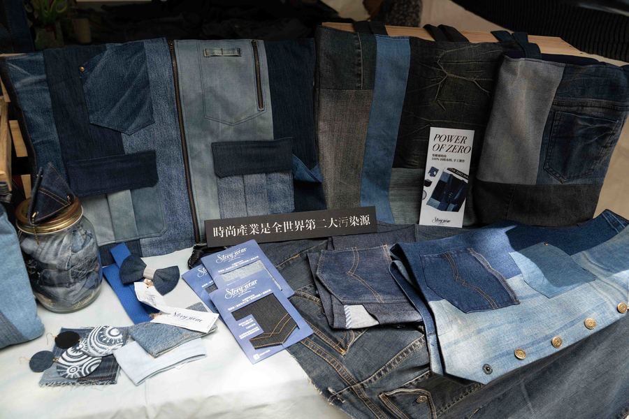 圖說: Story Wear創辦人陳冠百表示,牛仔褲常因尺寸不合而慘遭丟棄,因此今年商品以牛仔製品為主。(photo by張元融/台灣醒報)