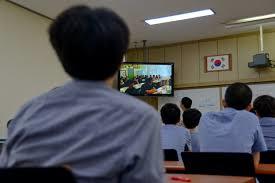韓國人學習壓力大,13歲開始就得開始準備大學聯考。(photo by Osan Air Base under CC license)