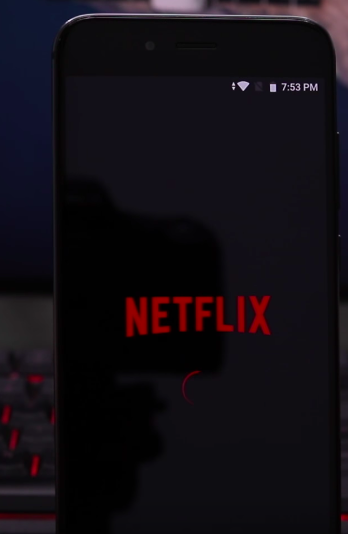 為解決美國流失訂戶,Netflix決定開發印度商機,推出月費2.8美元方案。(Photo on Wikimedia under CC license)