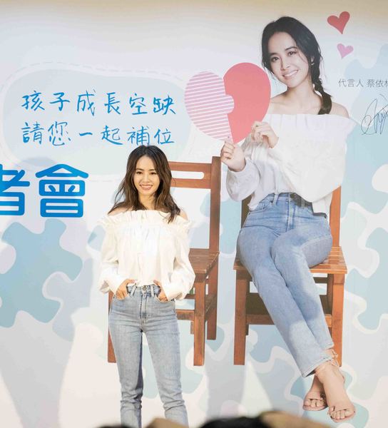 剛與姊妹淘從歐洲度假回台的蔡依林,今年第2度擔任台灣兒童暨家庭扶助基金會代言人。(photo by張元融/台灣醒報)
