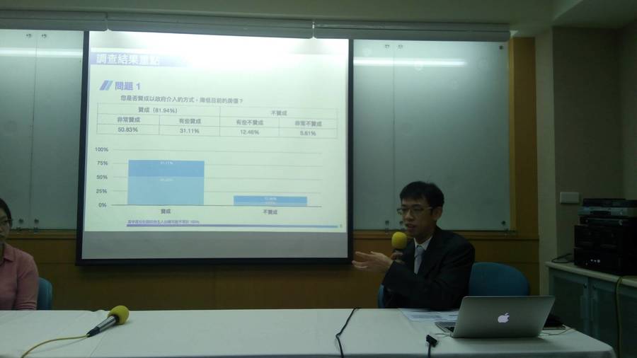 圖說:謝一平博士說明網路民調究竟可不可信。(photo by 蔣巧男/台灣醒報)