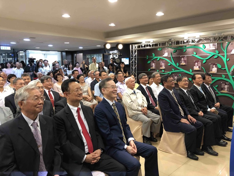 環保署32年週年署慶,歷任署長、副署長齊聚環保署大廳。(photo by張元融/台灣醒報)