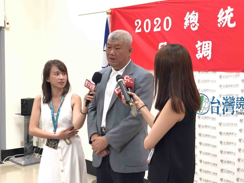 泛藍的台灣競爭力論壇28日公佈第4波總統大選民調,競爭力論壇執行長謝明輝指出:「郭柯王合體後,柯王選票並未流向郭。」(photo by張元融/台灣醒報)