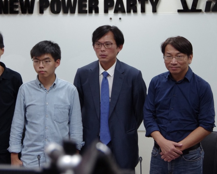 針對「黃之鋒拜會民進黨團」,時代力量黨主席徐永明(右)於5日表示,懇請國會席次過半的執政黨團「積極回應香港友人訴求!」(photo by時代力量黨團)