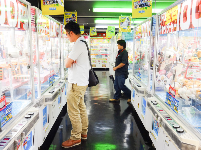 整齊劃一的娃娃機台,是許多人的娛樂選項。(photo by Flickr)