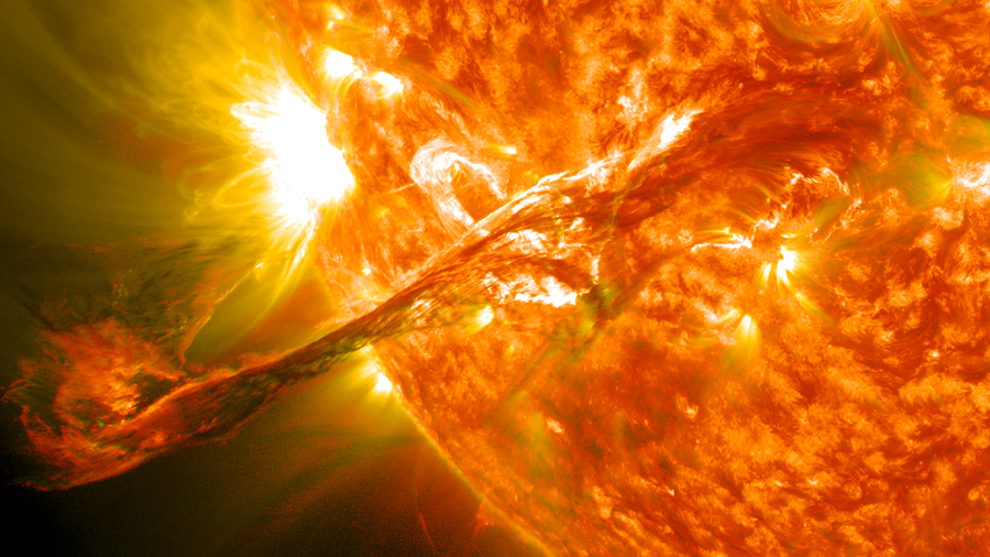 太陽風暴釋放出帶電粒子群,將為地球電網及高科技儀器帶來災難。(photo by Wikipedia)