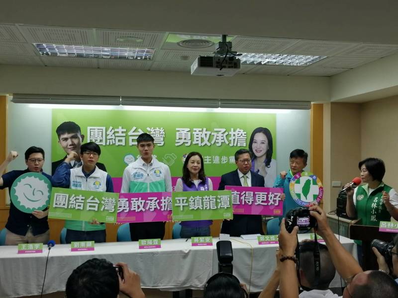 鄭文燦大讚歐陽霆和蔣絜安都是具有理想主義的非典型政治人物。(Photo by 林祐任/台灣醒報)