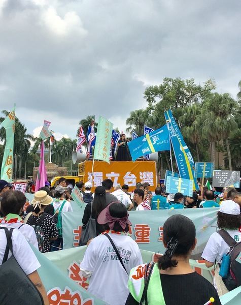 史明於日前去世,13日民眾發起紀念遊行。(photo by 施凱文/台灣醒報)